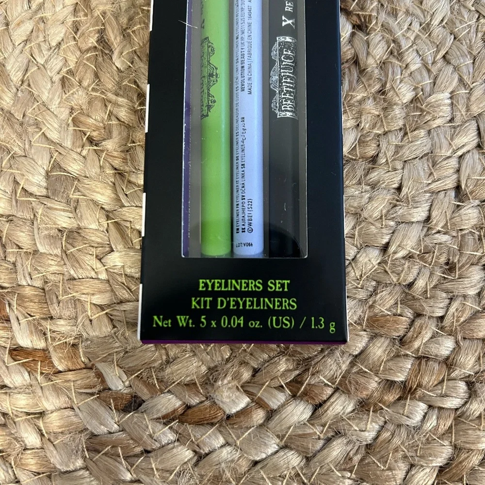 💚Beetlejuice x Makeup Revolution Eyeliner Set💚